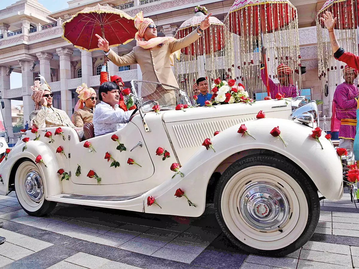 Luxury Wedding Car Rentals: Arrive in Style on Your Special Day